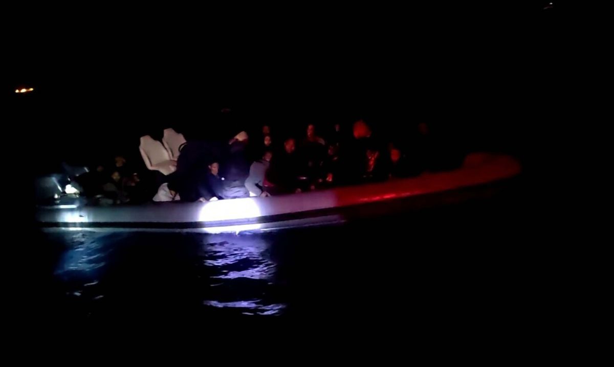 Kuşadası\'nda 35 Kaçak Göçmen Kurtarıldı
