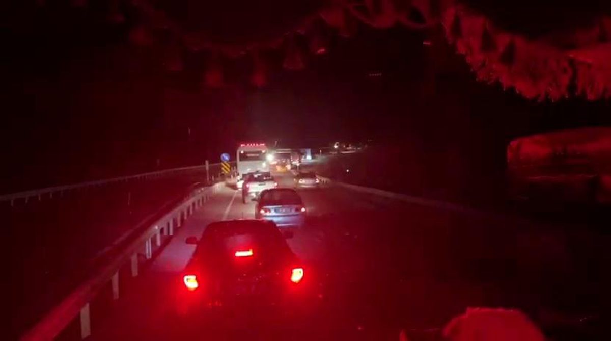 Tır Devrildi, Yol 3 Saat Kapalı Kaldı