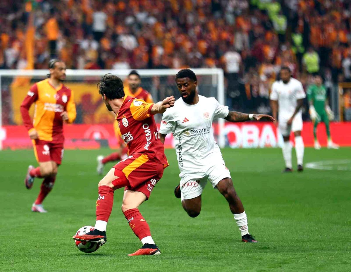 Galatasaray-Antalyaspor Maçı Golsüz Devam Ediyor