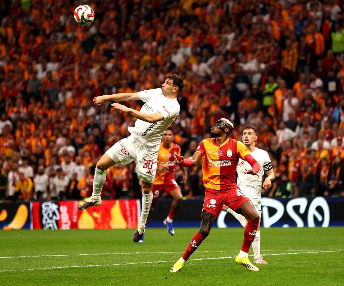 Galatasaray- Antalyaspor Maçında İlk Yarının Özeti