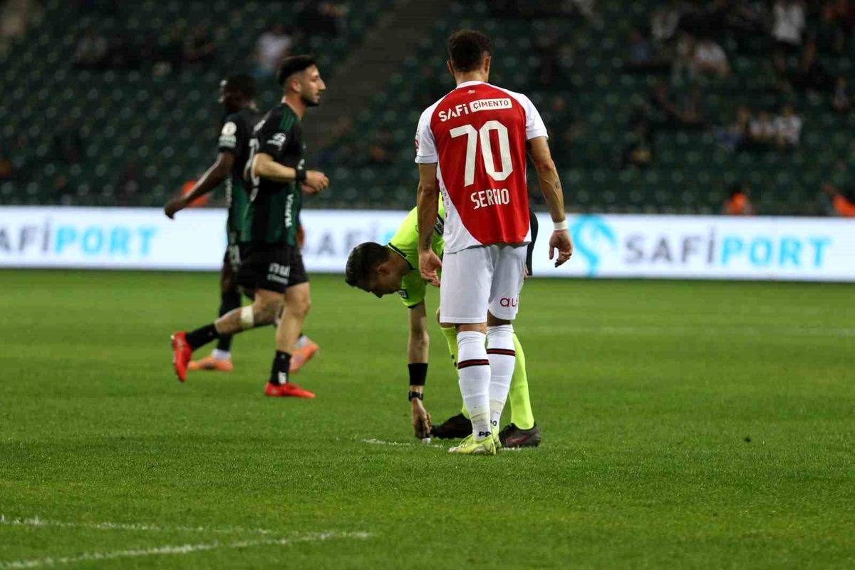 Kocaelispor - Fatih Karagümrük Maçında İlk Yarı Golsüz Beraberlik