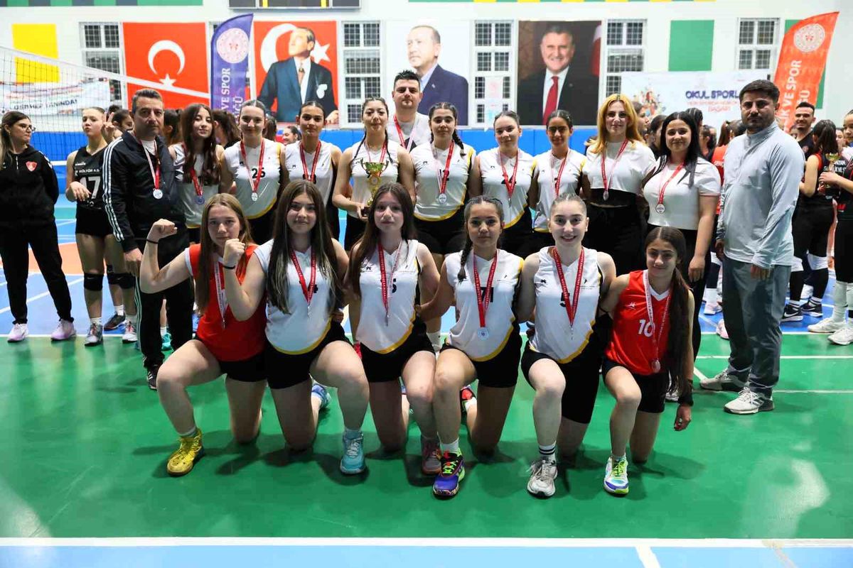 Voleybol Küçük Kızlar Gelişim Ligi sona erdi