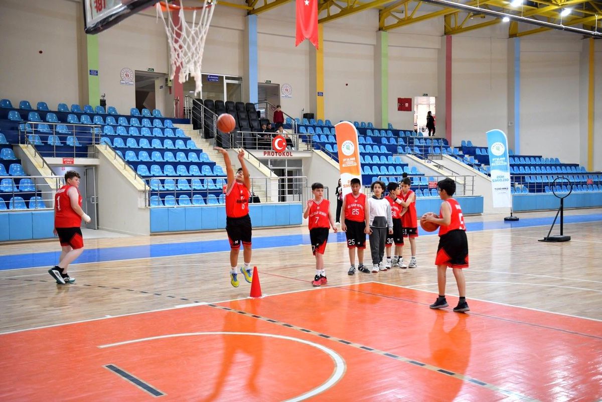 Yeşilyurt Belediyesi\'nin Basketbol Turnuvası\'nda dostluk ve rekabet bir arada yaşandı