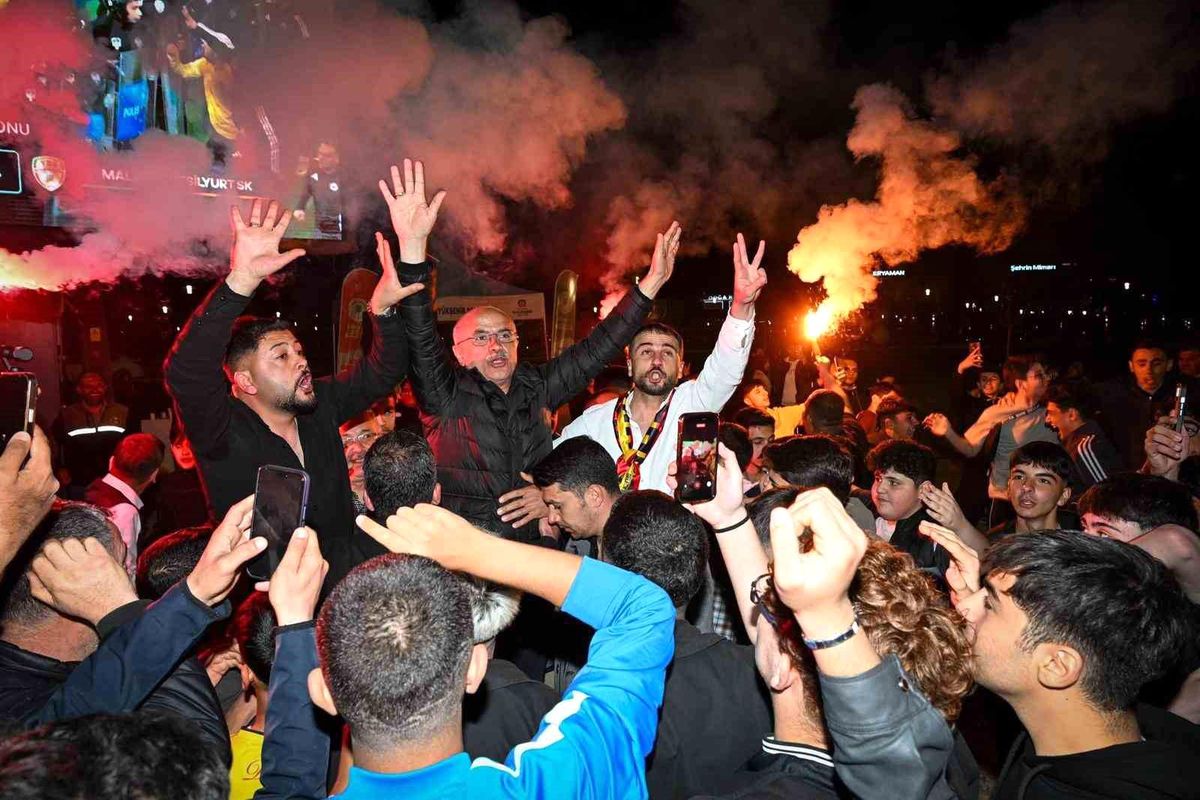Yeşilyurtspor final yolunda tarih yazdı