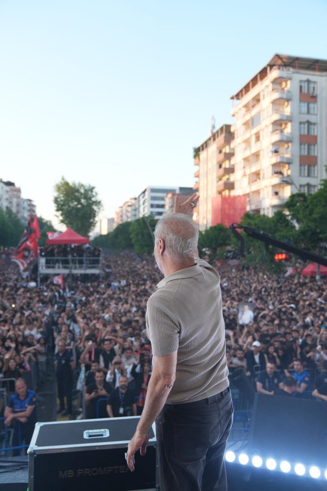 Batman Petrolspor'un şampiyonluk kutlamasında yıldız yağmuru
