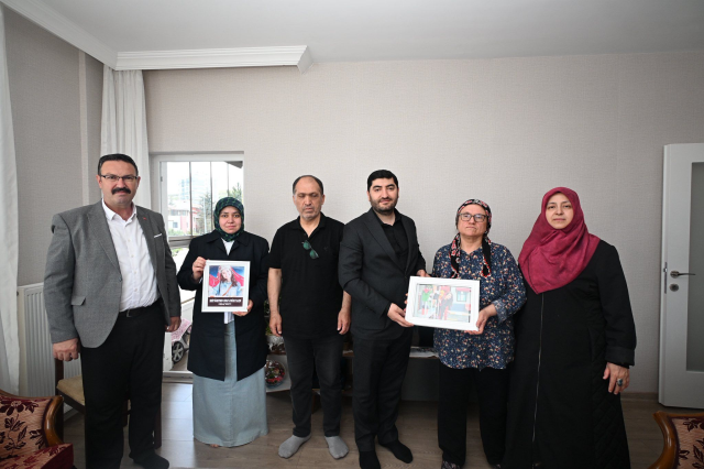 AK Parti Etimesgut İlçe Başkanı Yasin Şankazan'dan şehit öğretmen Aybüke Yalçın'ın annesine ziyaret