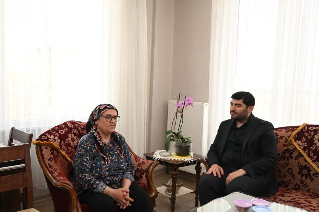AK Parti Etimesgut İlçe Başkanı Yasin Şankazan'dan şehit öğretmen Aybüke Yalçın'ın annesine ziyaret