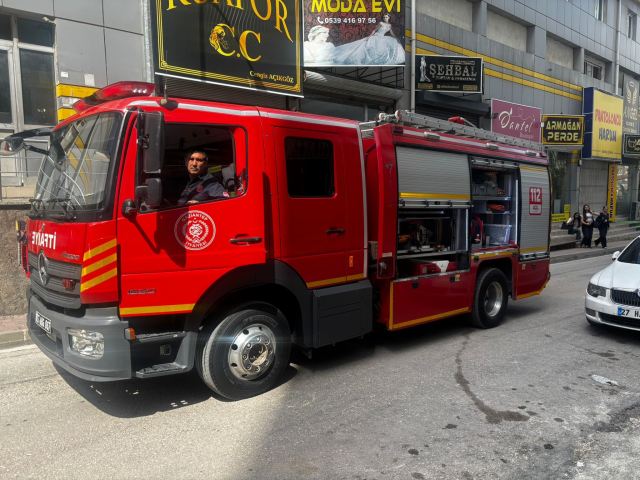 Cezaevinden çıktığı gibi eşini rehin aldı