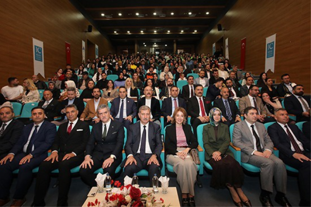 AİÇÜ’de akademik başarı ve sporun gururu aynı törende buluştu