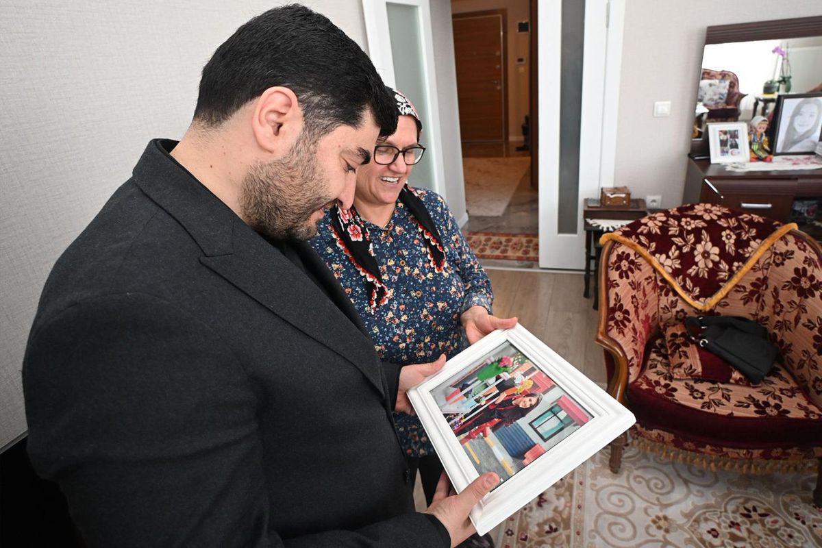 AK Parti Etimesgut İlçe Başkanı Yasin Şankazan\'dan şehit öğretmen Aybüke Yalçın\'ın annesine ziyaret