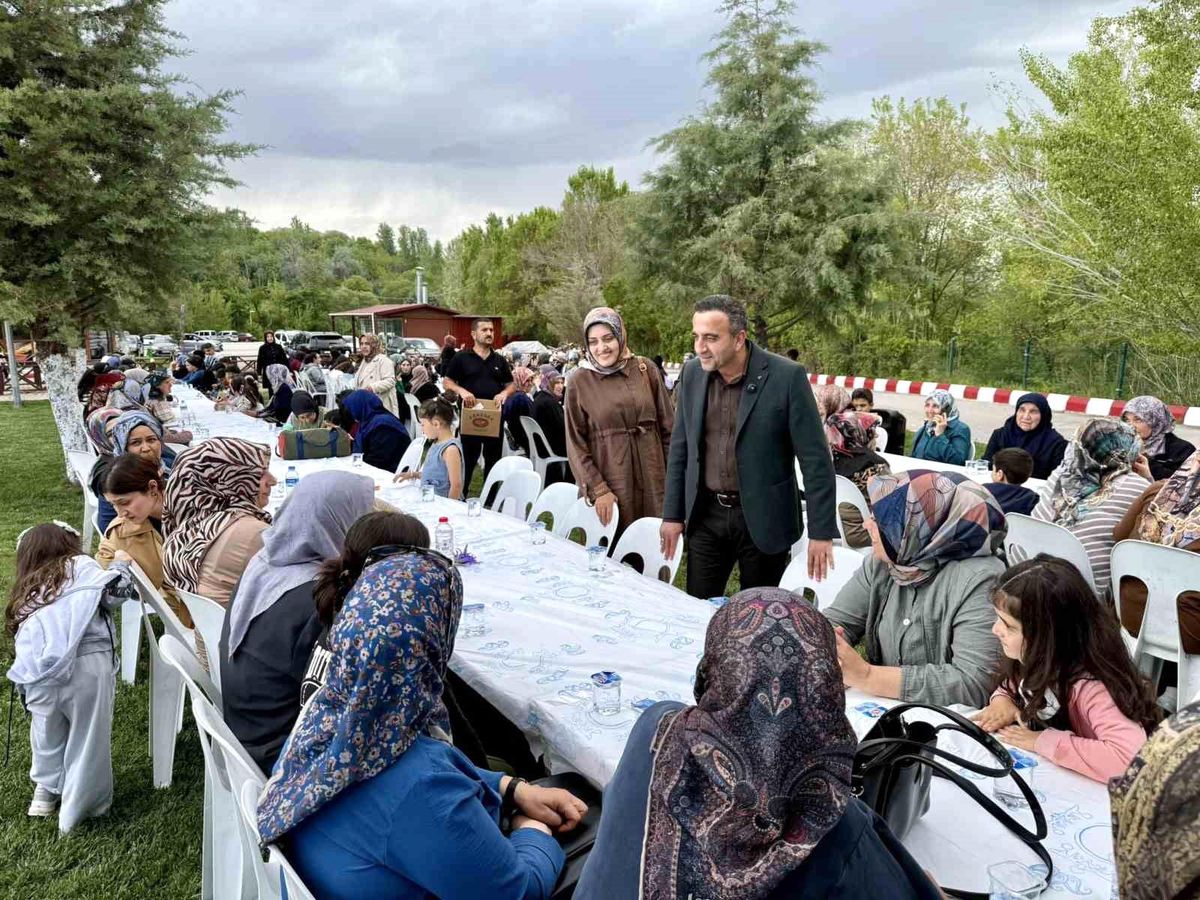 Başkan Ulutaş, Anneler Günü’nde Annelerle Buluştu