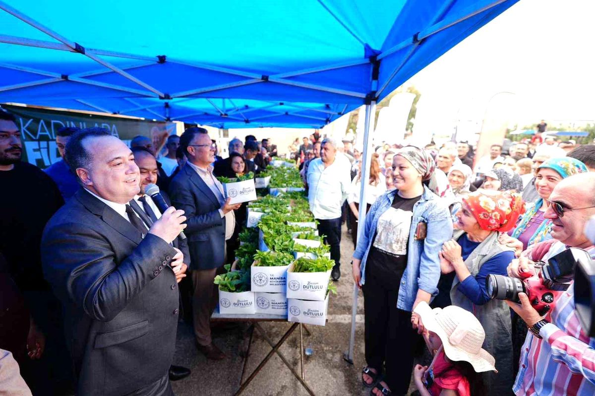 Alaşehir\'de 10 bin üreticiye 300 bin yerli fide desteği