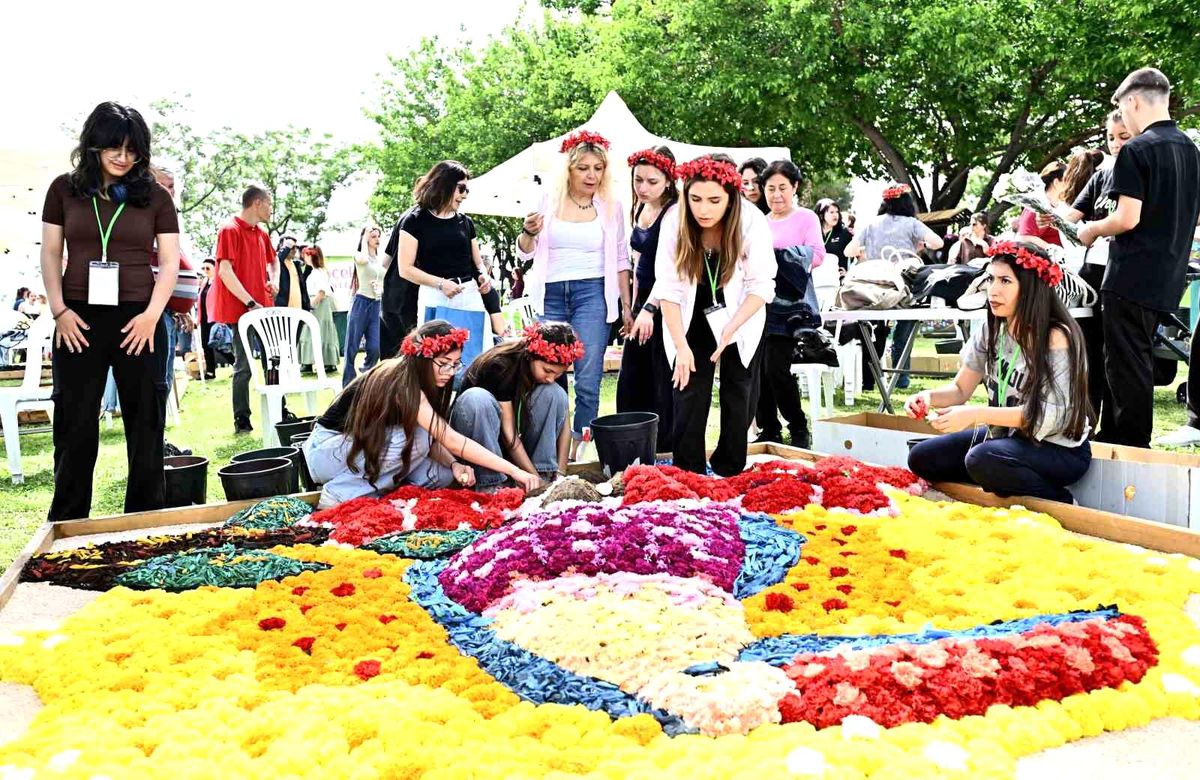 Antalya\'da 130 bin çiçekle renkli rekabet