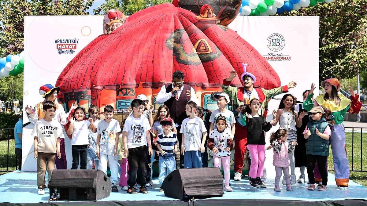 Arnavutköy\'de Anneler Günü coşkusu