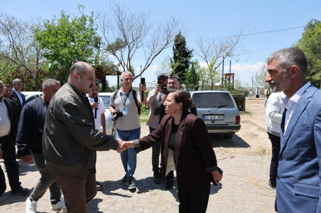 Başkan Gülpınar, afet sonrası Birecik’te esnaf ve vatandaşlarla buluştu