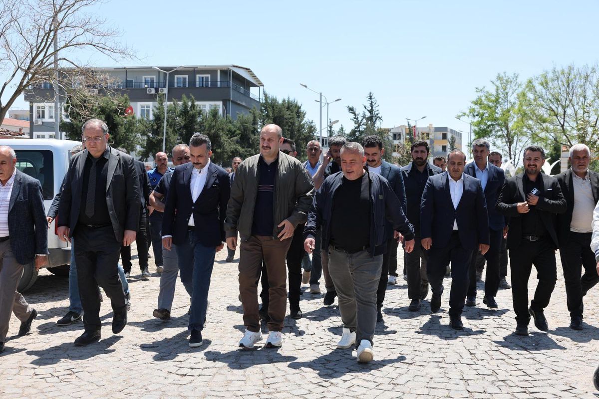 Başkan Gülpınar, afet sonrası Birecik’te esnaf ve vatandaşlarla buluştu