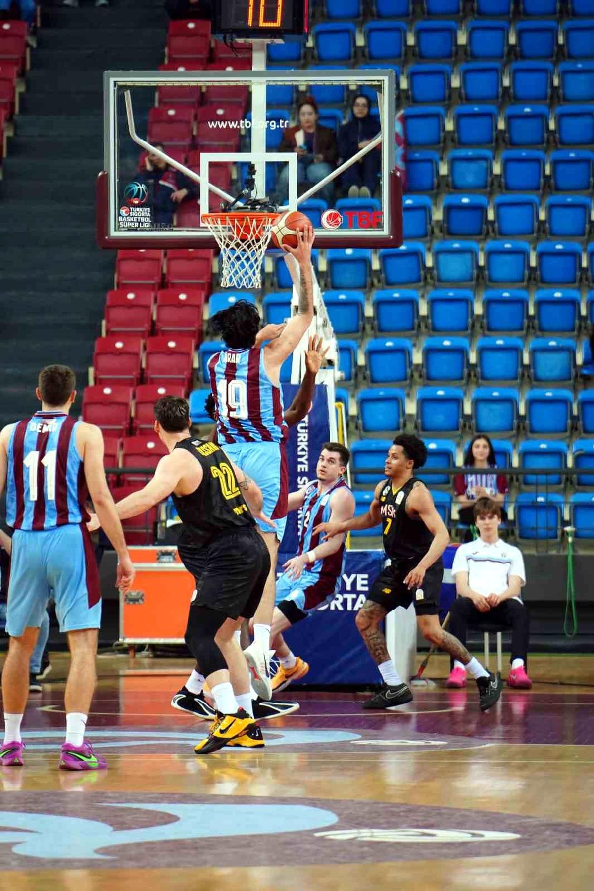 Trabzonspor, Mersin\'i 90-80 Yendi