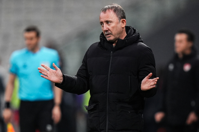 Beşiktaş'tan ''Sergen Yalçın istifa edecek'' iddialarına yanıt