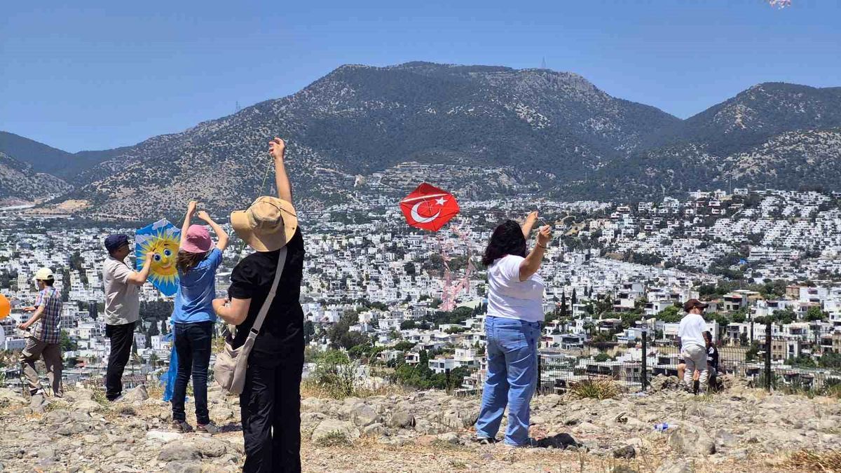 Bodrum\'da Uçurtma Festivali yoğun ilgi gördü