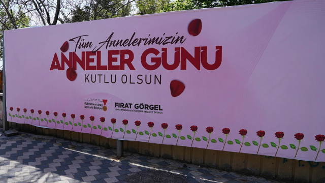Büyükşehir’den Anneler Günü’nde duygu dolu jest: Şehir kırmızı güllerle süslendi