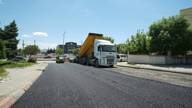 Dulkadiroğlu’nda asfalt seferberliği: Yavuz Selim Mahallesi’nde yollar yenileniyor