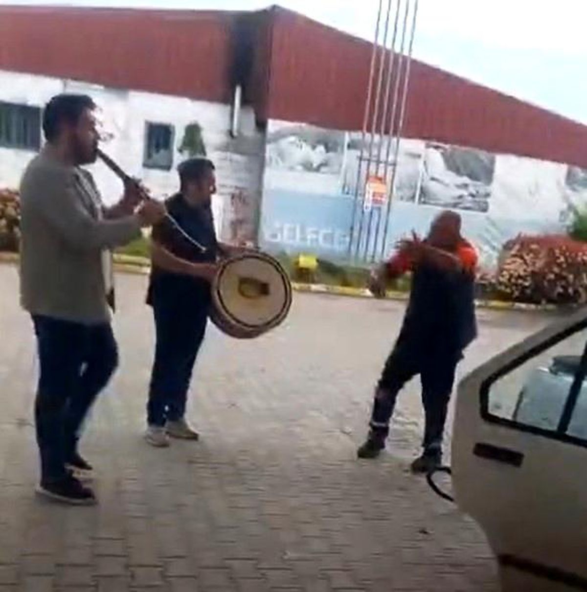 Düzce\'de Akaryakıt İstasyonunda Ritim Şöleni