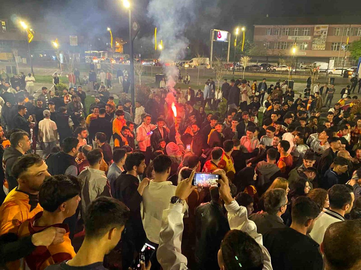 Galatasaray\'ın 26. Şampiyonluğu Elazığ\'da Kutlandı