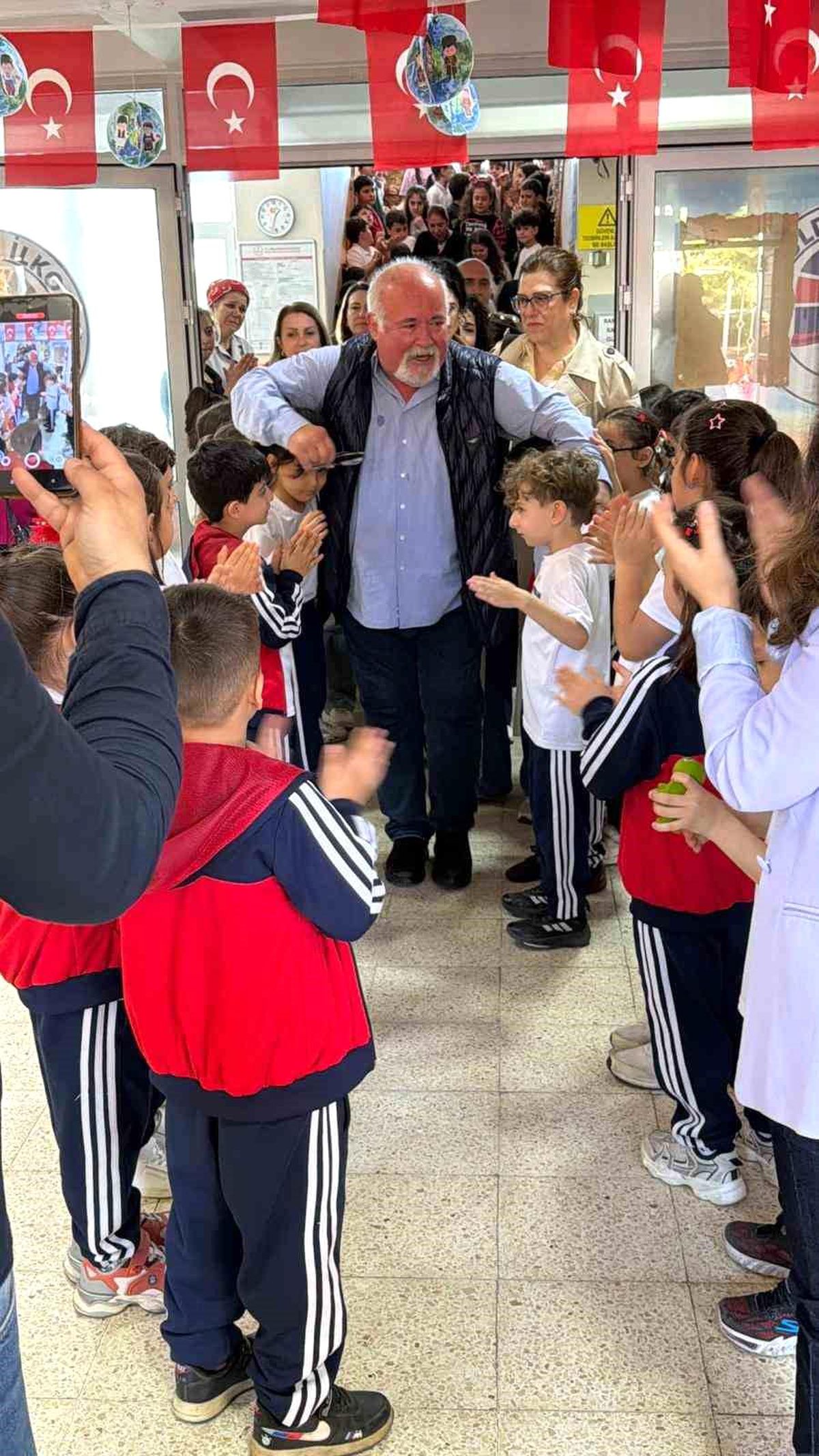 Öğretmen Orhan Yılmaz Emekliye Ayrıldı