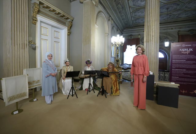 Emine Erdoğan, Belçika Kraliçesi Mathilde'ye Türk kültürünü tanıttı