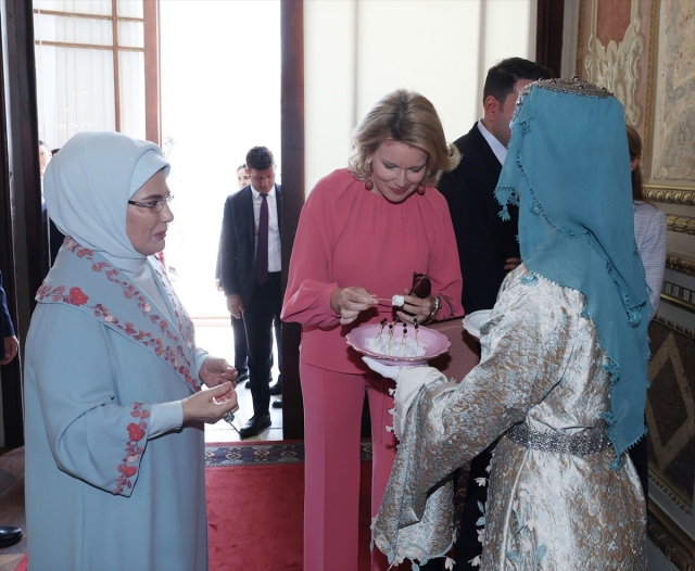 Emine Erdoğan, Belçika Kraliçesi Mathilde'ye Türk kültürünü tanıttı