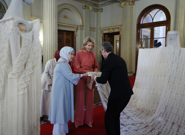 Emine Erdoğan, Belçika Kraliçesi Mathilde'ye Türk kültürünü tanıttı