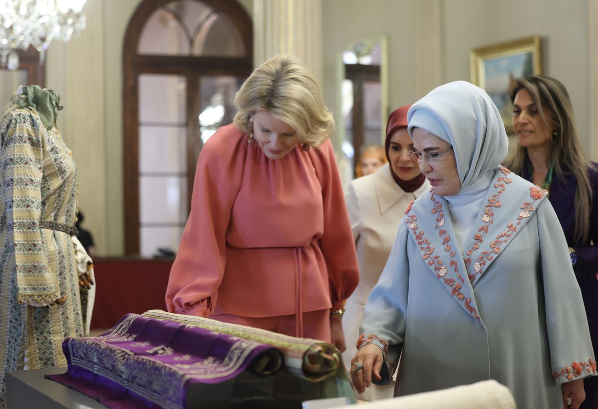 Emine Erdoğan, Belçika Kraliçesi Mathilde\'ye Türk kültürünü tanıttı