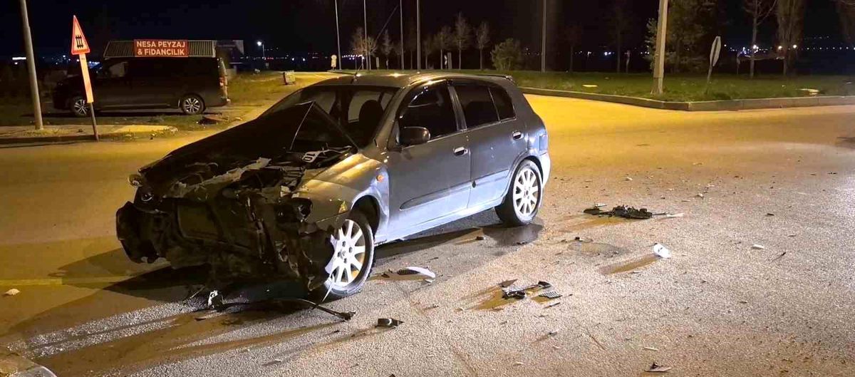 Erzurum\'da Trafik Kazası: İki Yaralı
