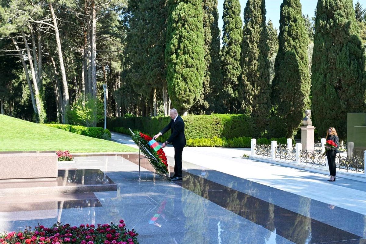 Haydar Aliyev, 103. doğum yıldönümünde anıldı