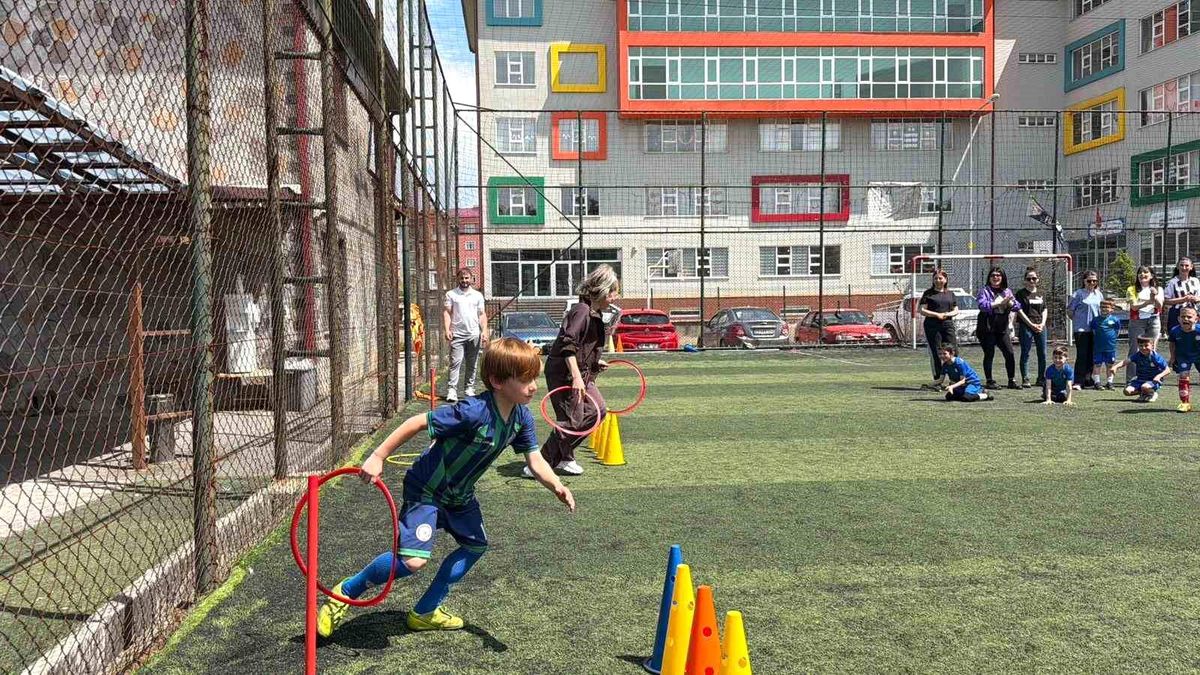 Anneler Günü\'nde Eğlenceli Yarışma