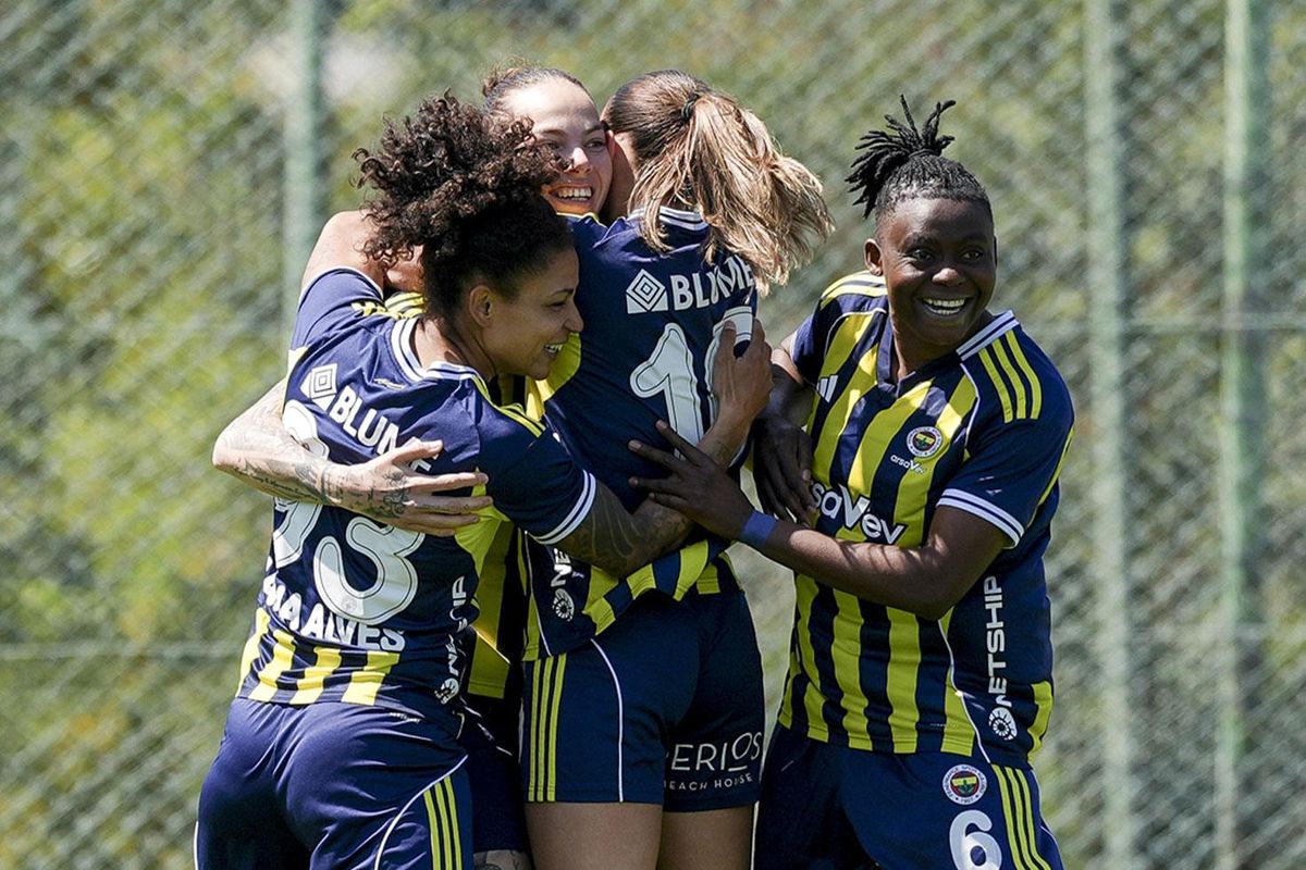 Kadınlar Süper Lig şampiyonu Fenerbahçe arsaVev!