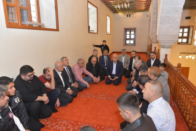Kahramanmaraş’ta Anneler Günü’nde duygu dolu program: Şehitler ve depremde hayatını kaybedenler için dualar edildi