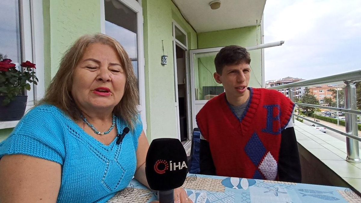 Anne Şefkatiyle Engelleri Aşan Özgül Ailesi
