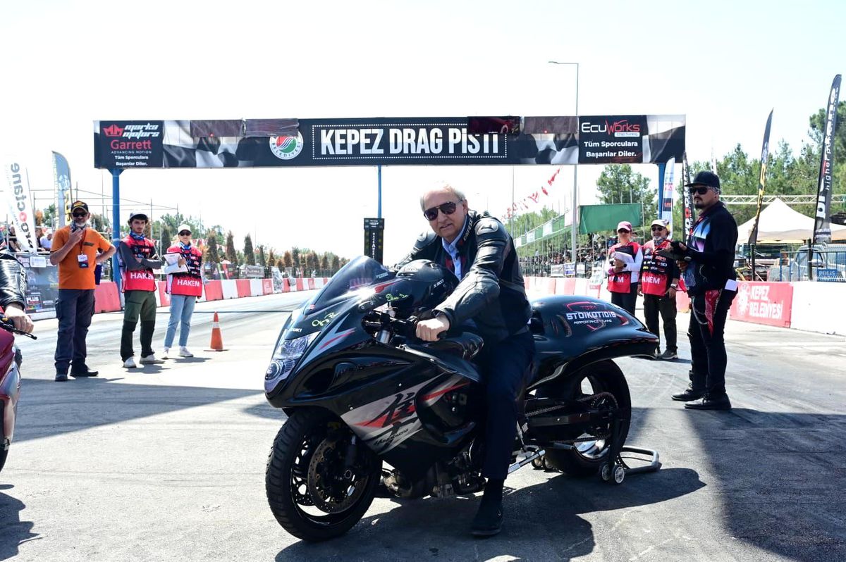 Kepez Belediye Başkanı Kocagöz, hız tutkunlarının heyecanına ortak oldu