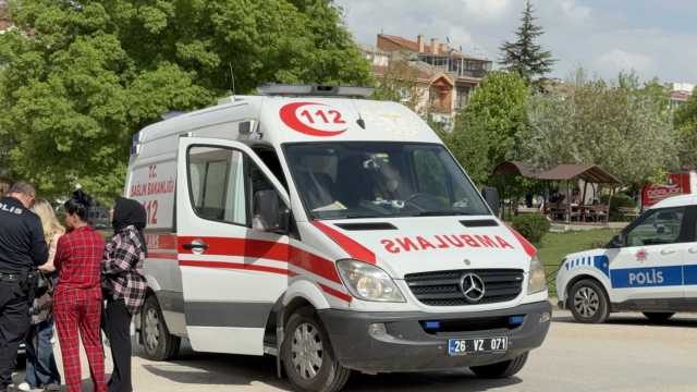 Kız çocuklarının erkek arkadaş kavgasında kan aktı
