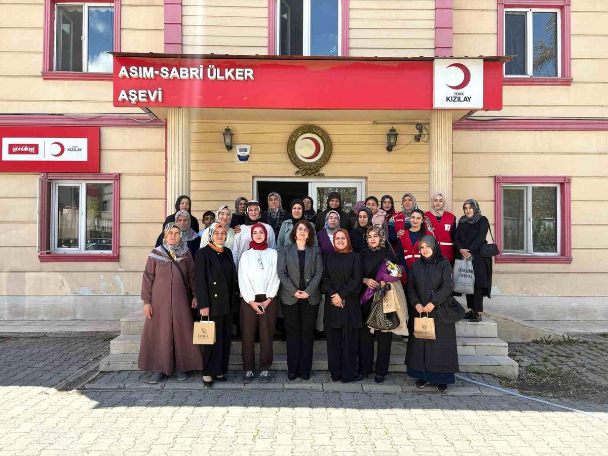 Ağrı\'da Anneler Günü Kutlaması