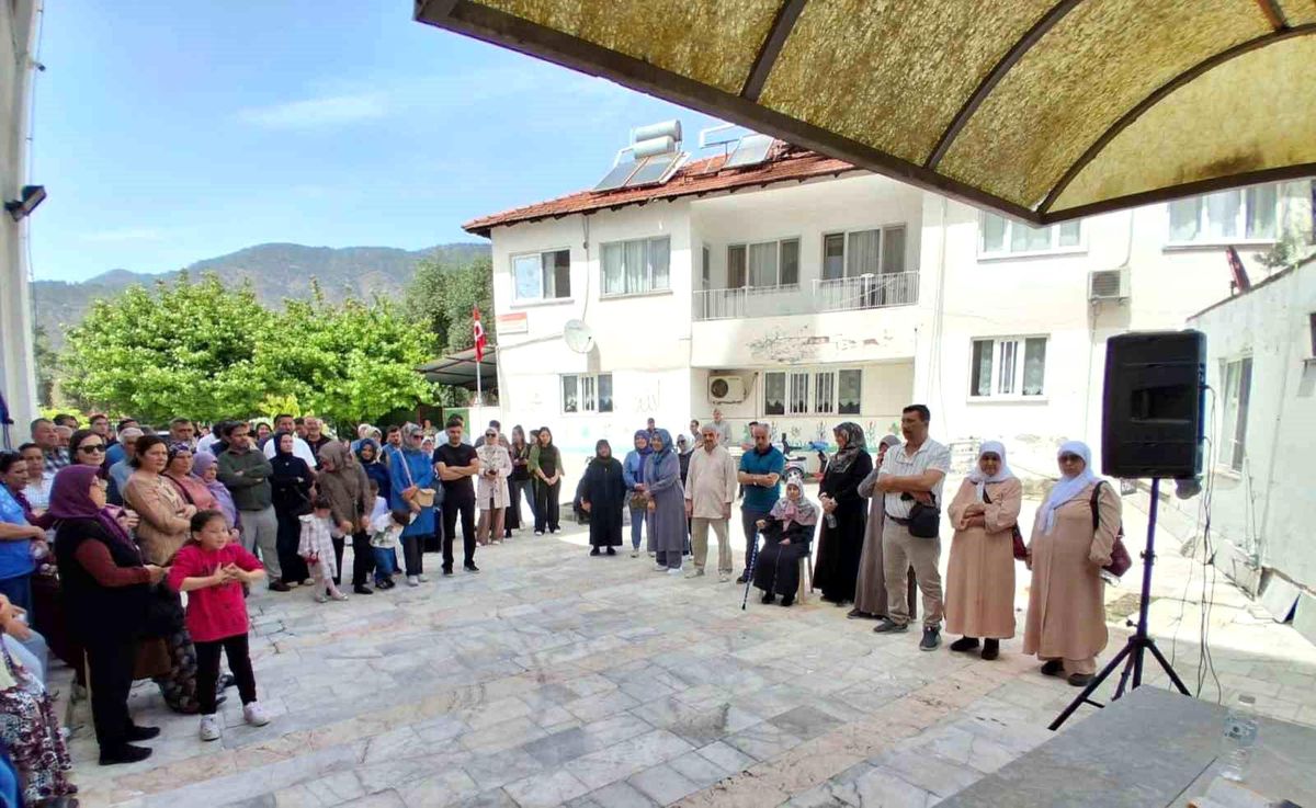 Hacı Adayları Dualarla Uğurlandı