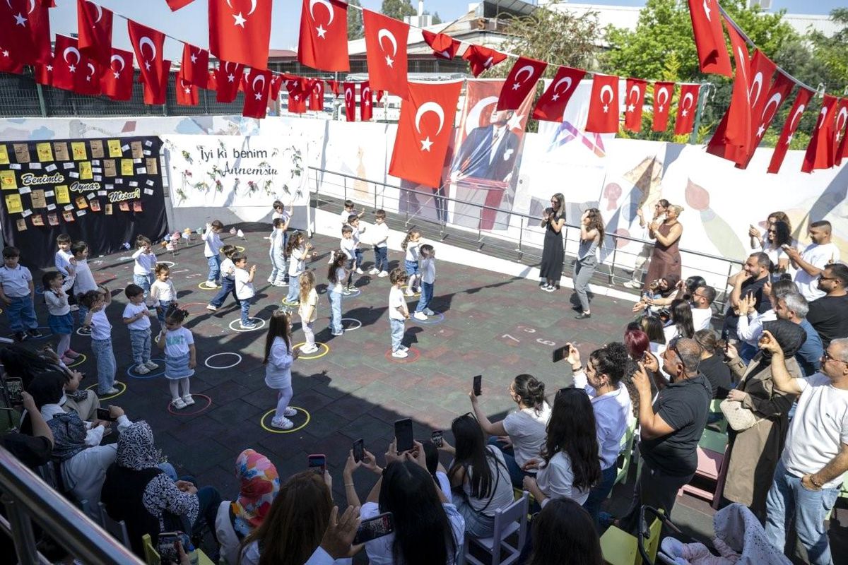 Mersin\'de \'Anneler Günü\' çocukların kahkahalarıyla kutlandı