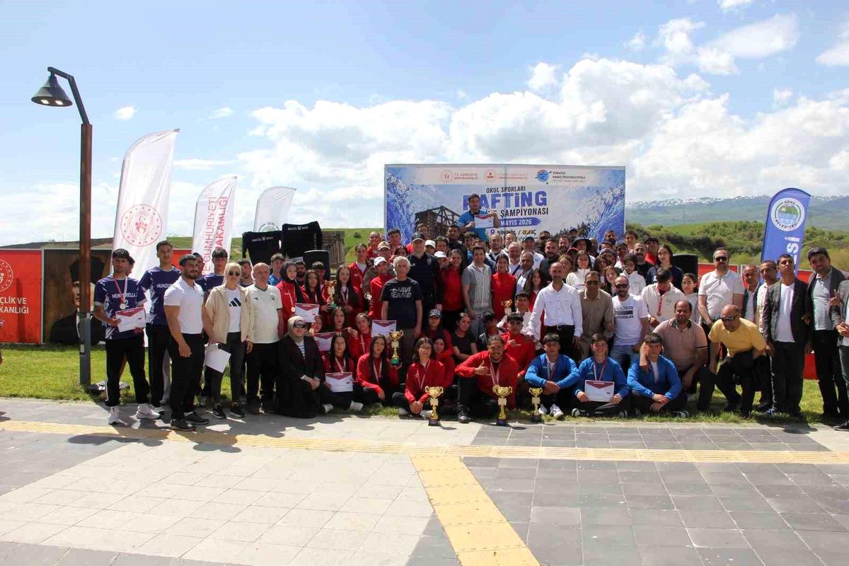 Murat Nehri\'nde kano heyecanı sona erdi: 400 sporcu kıyasıya yarıştı