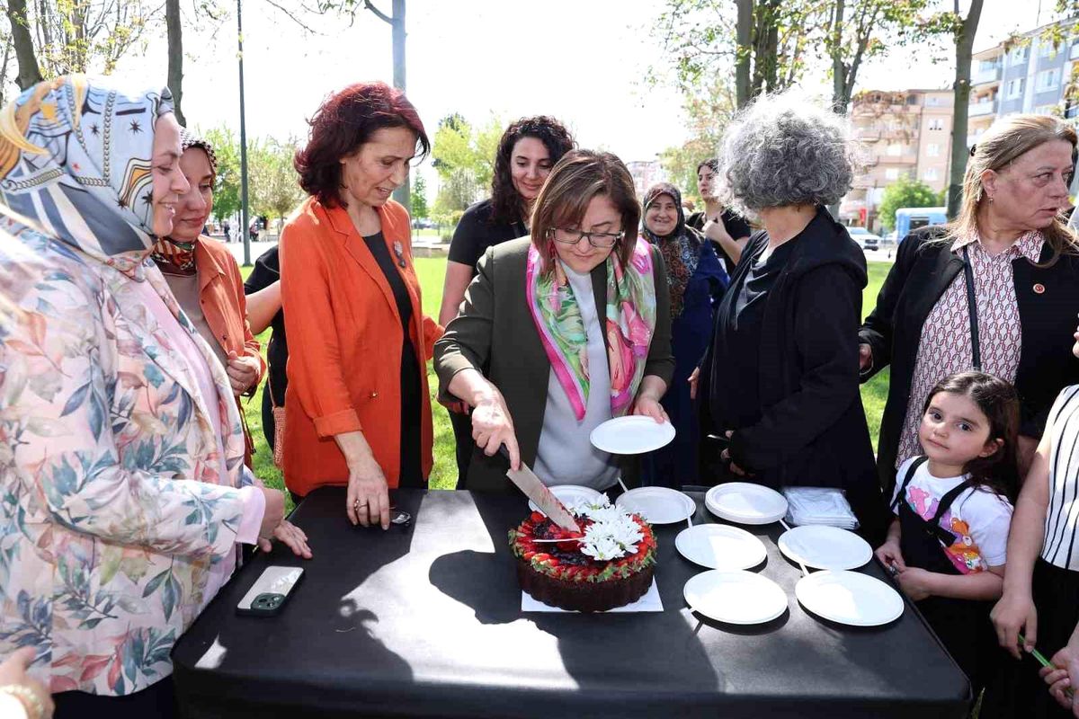 Şahin, Anne Bebek Festivali\'nde ailelerle buluştu