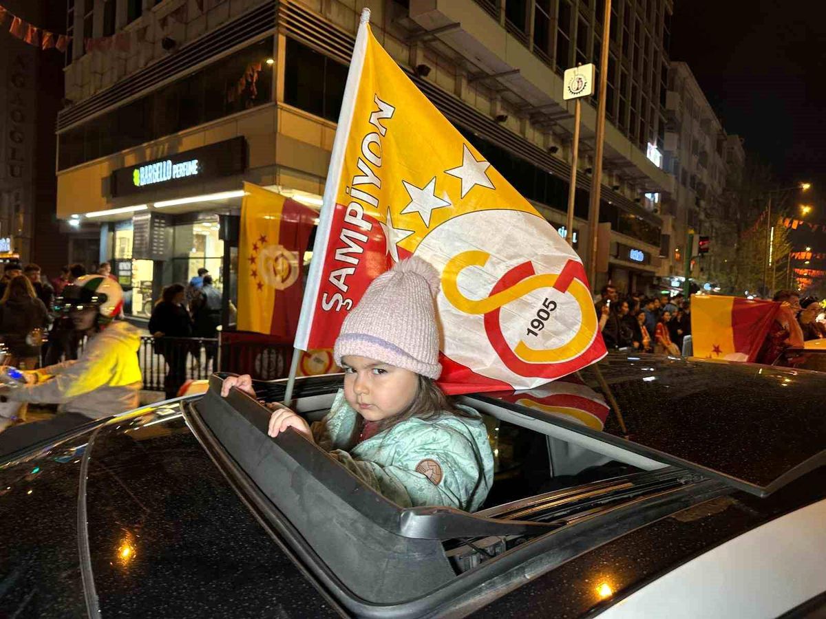 Galatasaray 26. şampiyonluğunu ilan etti, Uşak\'ta coşku