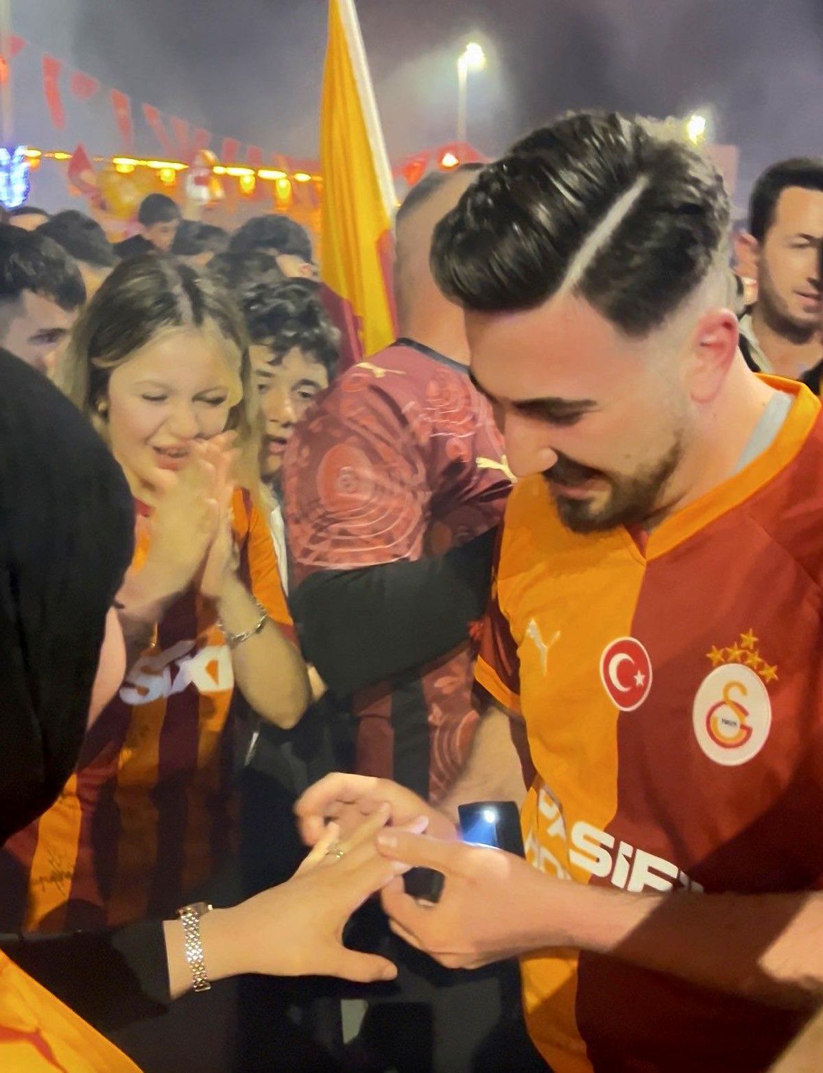 Kayseri\'de Şampiyonluk Kutlamasında Evlenme Teklifi