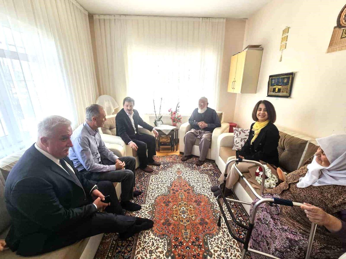 Şehit annesine duygulandıran Anneler Günü ziyareti