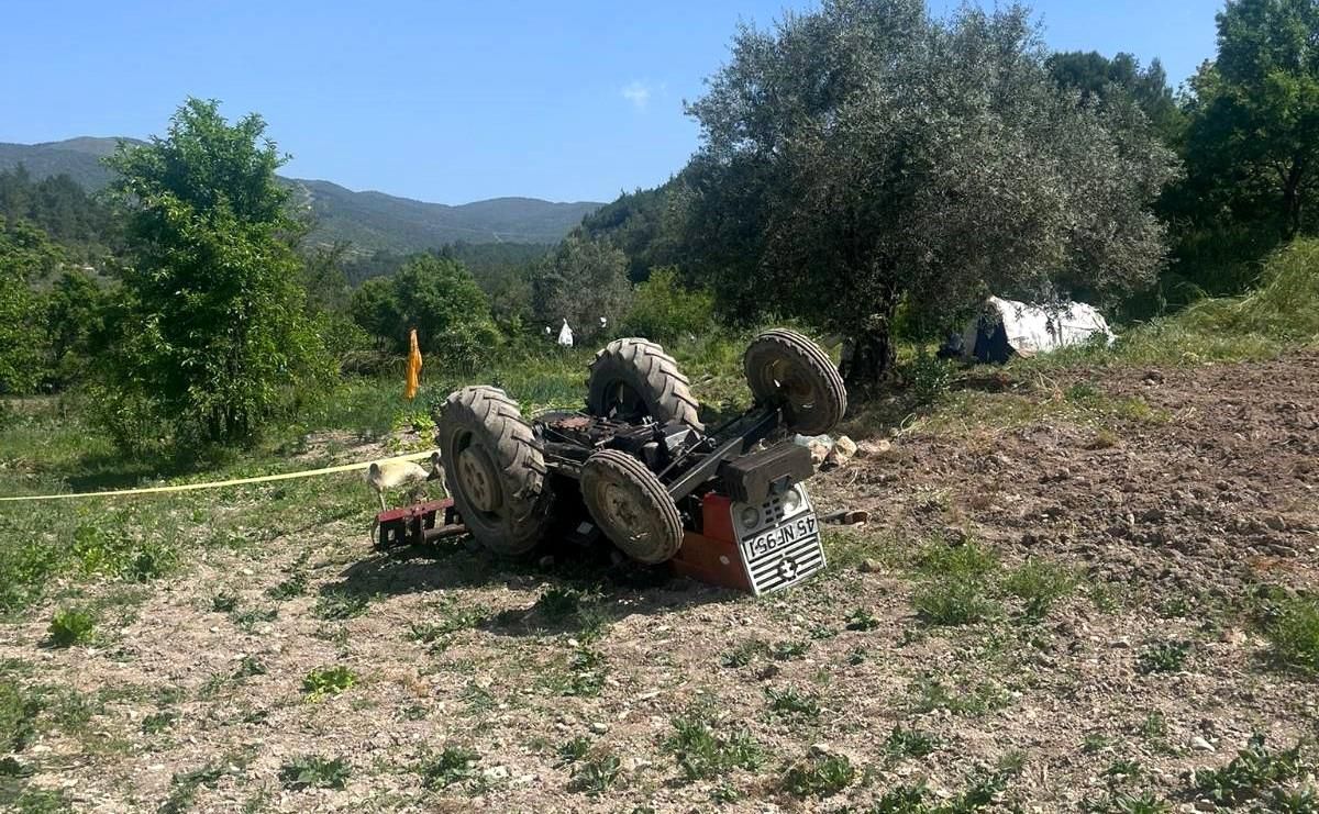Soma\'da Traktör Devrildi, 79 Yaşındaki Çiftçi Hayatını Kaybetti