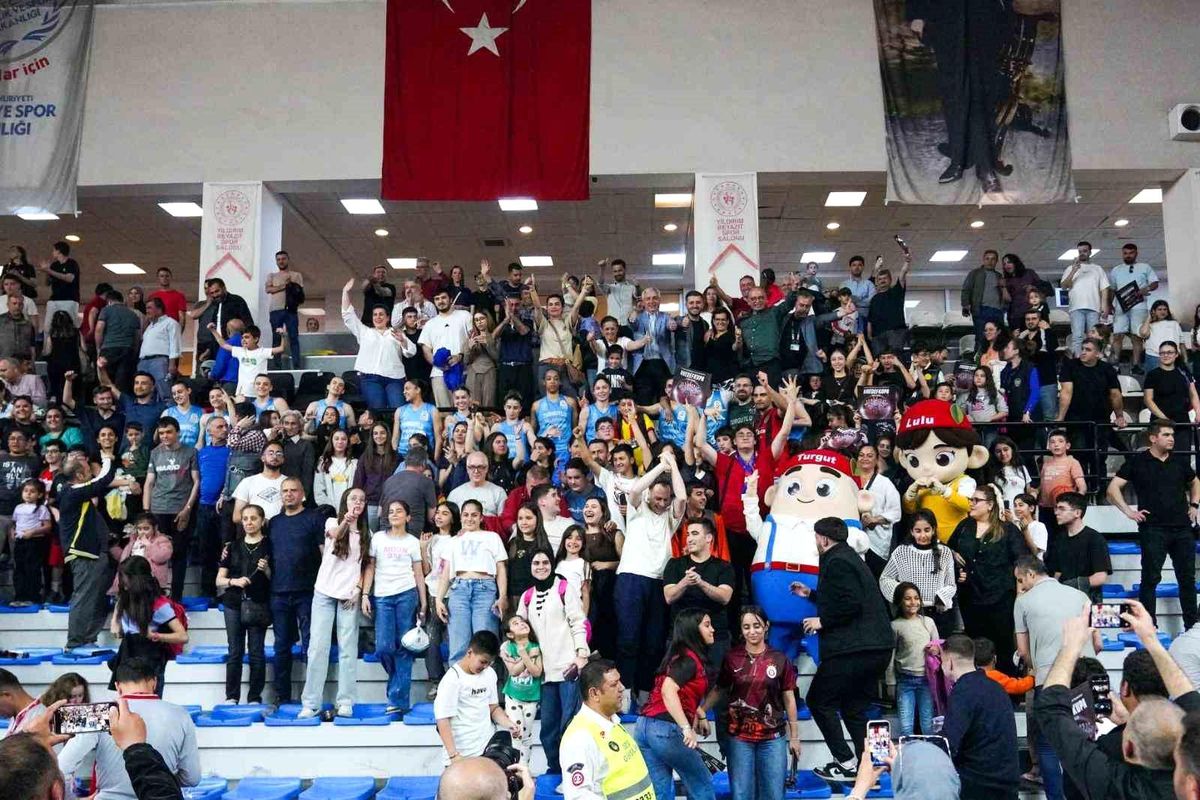 Turgutlu\'nun sultanları şampiyonluğa bir adım daha yaklaştı